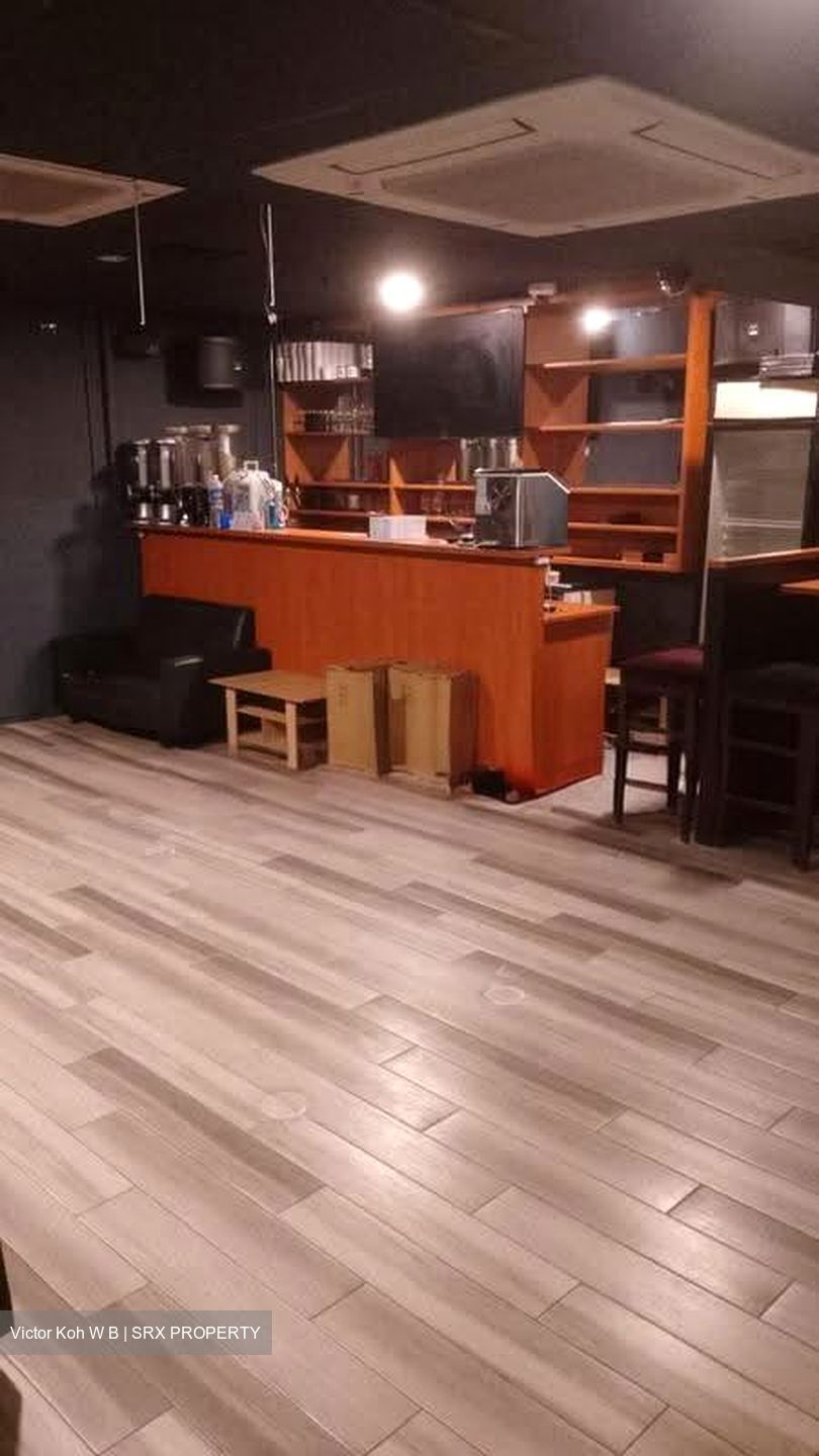 Lucky Plaza (D9), Retail #611819191
